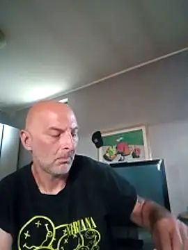 tinybear79 online show from May 28, 2026, 4:48 pm