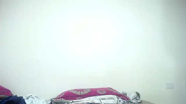Snapshot of CrushOnMe_ chatting on June 28, 2026, 9:15 am CrushOnMe online show from June 28, 2026, 9:15 am