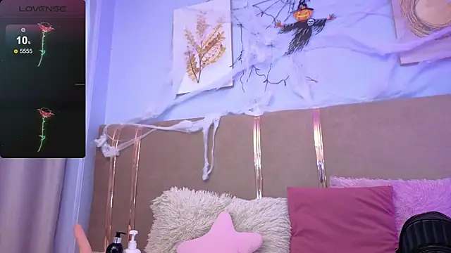 sarah cruzz  online show from November 1, 2025, 9:39 pm