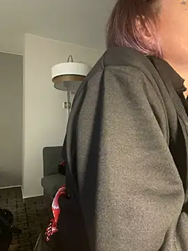 renegade vyxxen online show from December 20, 2024, 5:47 am