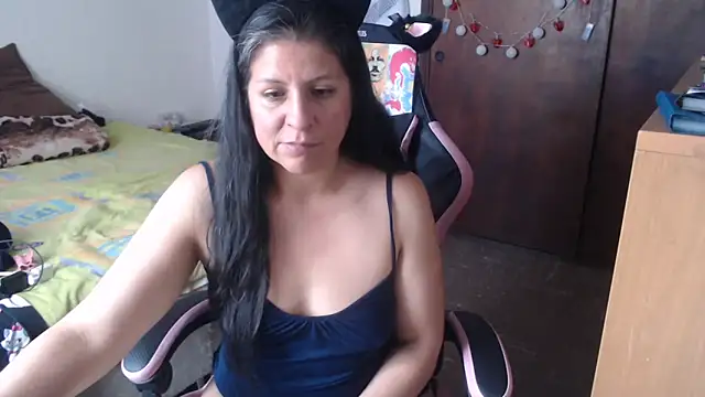 Snapshot of LucifernandaSw chatting on April 27, 2026, 1:09 pm LucifernandaSw online show from April 27, 2026, 1:09 pm