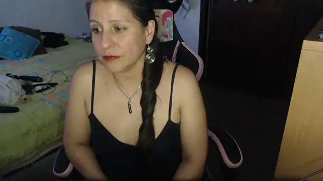 Snapshot of LucifernandaSw chatting on April 28, 2026, 2:27 am LucifernandaSw online show from April 28, 2026, 2:27 am