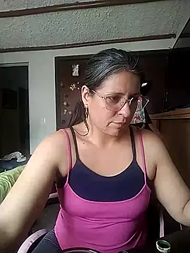 Snapshot of LucifernandaSw chatting on April 30, 2026, 6:58 pm LucifernandaSw online show from April 30, 2026, 6:58 pm