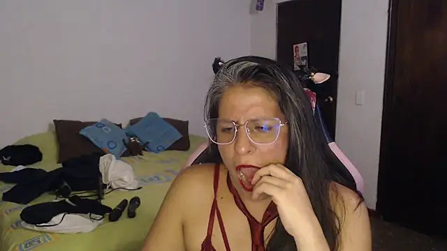 Snapshot of LucifernandaSw chatting on May 14, 2026, 5:03 am LucifernandaSw online show from May 14, 2026, 5:03 am