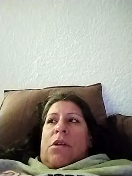 Snapshot of LucifernandaSw chatting on May 17, 2026, 10:44 am LucifernandaSw online show from May 17, 2026, 10:44 am