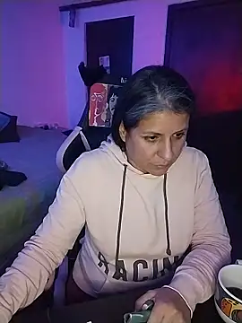 Snapshot of LucifernandaSw chatting on May 20, 2026, 4:40 am LucifernandaSw online show from May 20, 2026, 4:40 am