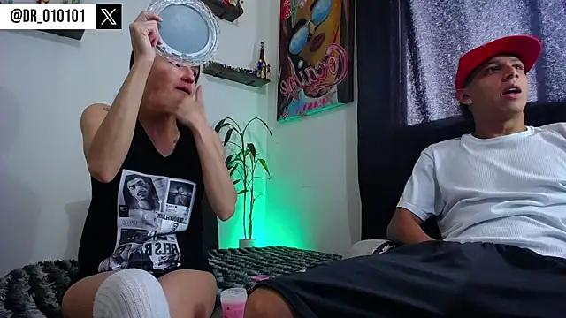 Snapshot of HillAndJack333 chatting on October 25, 2025, 12:13 pm HillAndJack333 online show from October 25, 2025, 12:13 pm