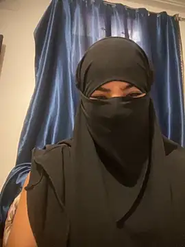 Snapshot of Hijabi_HotGirls chatting on October 22, 2025, 1:11 pm Hijabi HotGirls online show from October 22, 2025, 1:11 pm