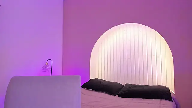 martina duque  online show from April 10, 2026, 5:28 pm