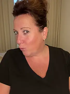 Snapshot of xsexycurvymilf chatting on October 8, 2025, 3:20 pm xsexycurvymilf online show from October 8, 2025, 3:20 pm