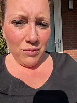 Snapshot of xsexycurvymilf chatting on March 19, 2026, 1:59 pm xsexycurvymilf online show from March 19, 2026, 1:59 pm