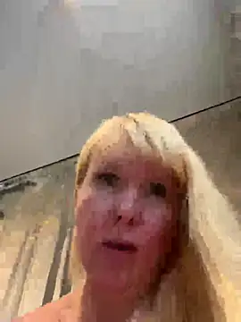 EmmaInLove23 online show from November 18, 2025, 8:08 am