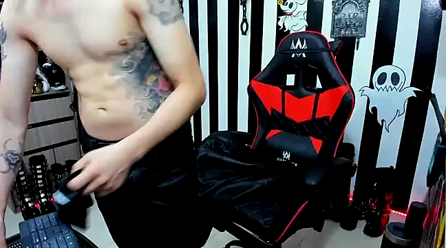 Snapshot of daven56 chatting on December 6, 2024, 1:22 pm daven56 online show from December 6, 2024, 1:22 pm