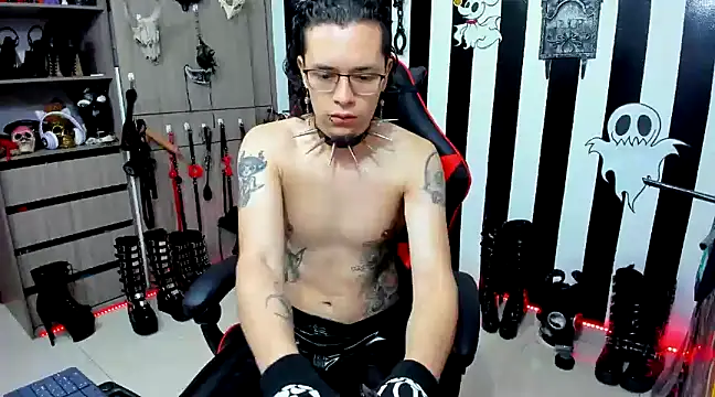 Snapshot of daven56 chatting on December 9, 2024, 1:55 pm daven56 online show from December 9, 2024, 1:55 pm