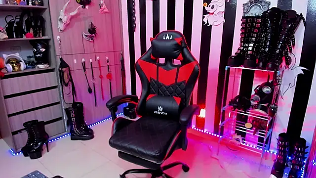 Snapshot of daven56 chatting on February 26, 2025, 1:19 pm daven56 online show from February 26, 2025, 1:19 pm