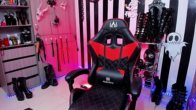 Snapshot of daven56 chatting on March 19, 2025, 12:56 pm daven56 online show from March 19, 2025, 12:56 pm