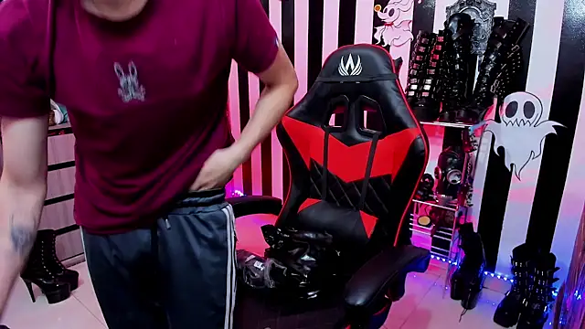 Snapshot of daven56 chatting on March 21, 2025, 1:12 pm daven56 online show from March 21, 2025, 1:12 pm