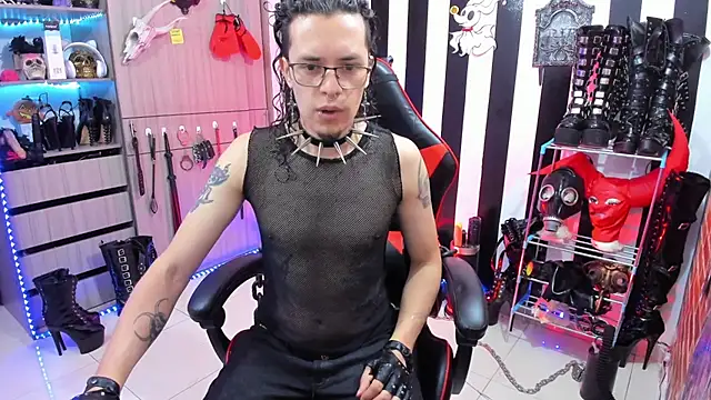 Snapshot of daven56 chatting on October 14, 2025, 1:34 pm daven56 online show from October 14, 2025, 1:34 pm