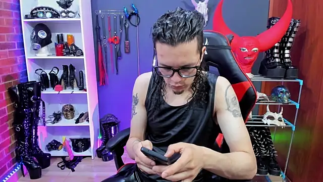 Snapshot of daven56 chatting on December 16, 2025, 7:08 pm daven56 online show from December 16, 2025, 7:08 pm