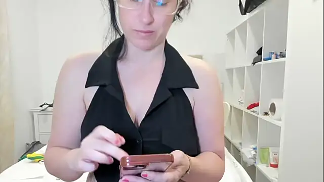 emmita69  online show from January 15, 2026, 10:46 pm