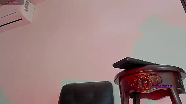 Snapshot of Karoline_Marin chatting on January 21, 2025, 9:25 pm Karoline Marin online show from January 21, 2025, 9:25 pm