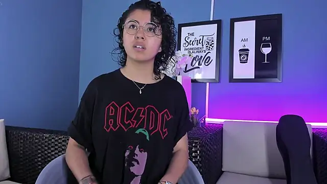 Snapshot of Amareto_ chatting on February 7, 2025, 3:19 pm Amareto online show from February 7, 2025, 3:19 pm