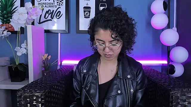 Snapshot of Amareto_ chatting on February 9, 2025, 5:22 pm Amareto online show from February 9, 2025, 5:22 pm