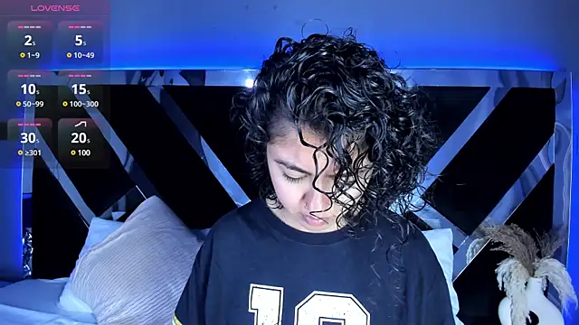 Snapshot of Amareto_ chatting on February 27, 2025, 11:52 am Amareto online show from February 27, 2025, 11:52 am