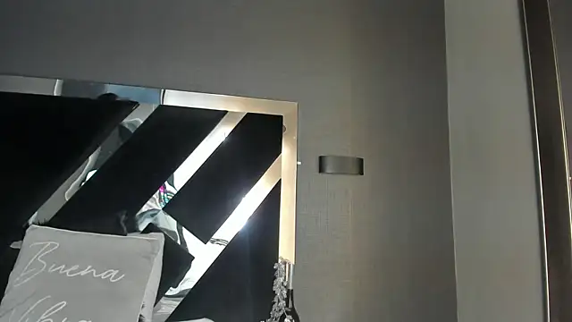 Snapshot of Amareto_ chatting on October 3, 2025, 11:18 am Amareto online show from October 3, 2025, 11:18 am