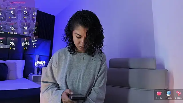 Snapshot of Amareto_ chatting on October 6, 2025, 11:29 am Amareto online show from October 6, 2025, 11:29 am