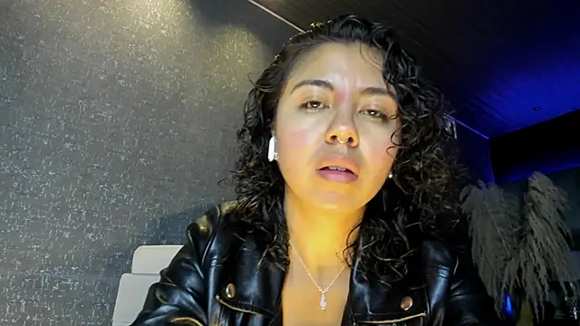 Snapshot of Amareto_ chatting on October 12, 2025, 12:04 pm Amareto online show from October 12, 2025, 12:04 pm