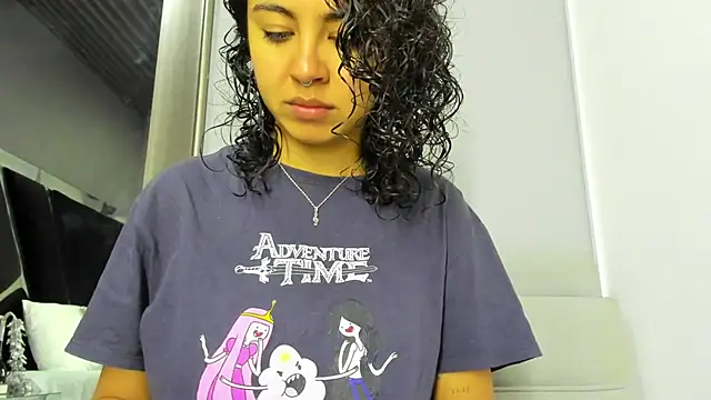 Snapshot of Amareto_ chatting on November 10, 2025, 1:43 pm Amareto online show from November 10, 2025, 1:43 pm