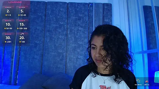 Snapshot of Amareto_ chatting on November 13, 2025, 12:37 pm Amareto online show from November 13, 2025, 12:37 pm