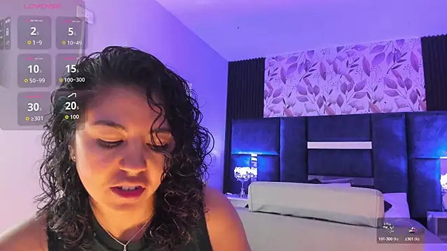 Snapshot of Amareto_ chatting on November 14, 2025, 10:25 am Amareto online show from November 14, 2025, 10:25 am