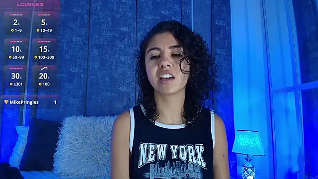 Snapshot of Amareto_ chatting on November 17, 2025, 12:11 pm Amareto online show from November 17, 2025, 12:11 pm