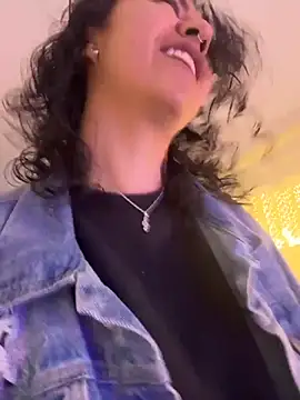 Snapshot of Amareto_ chatting on November 21, 2025, 10:36 am Amareto online show from November 21, 2025, 10:36 am