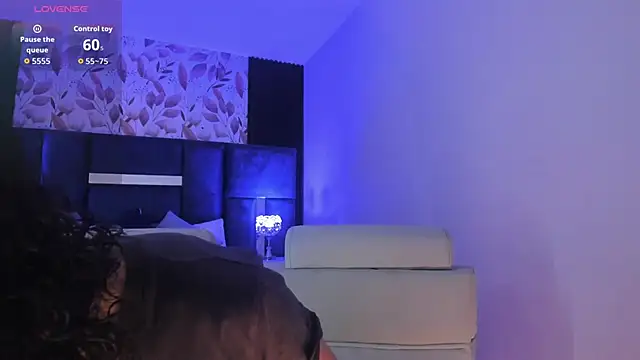 Snapshot of Amareto_ chatting on November 27, 2025, 12:18 pm Amareto online show from November 27, 2025, 12:18 pm