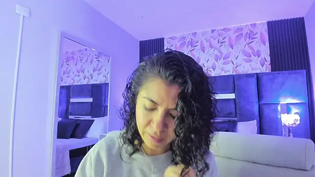 Snapshot of Amareto_ chatting on December 4, 2025, 12:25 pm Amareto online show from December 4, 2025, 12:25 pm