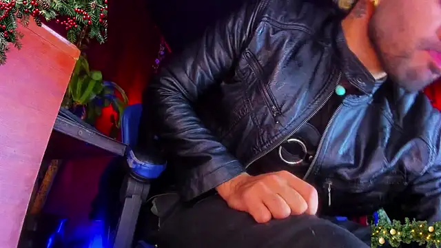 LatinMilk  online show from November 29, 2025, 2:47 am