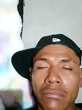 Snapshot of Moreno1813 chatting on February 18, 2025, 7:10 am Moreno1813 online show from February 18, 2025, 7:10 am