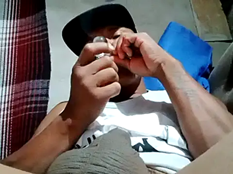 Snapshot of Moreno1813 chatting on February 19, 2025, 6:44 am Moreno1813 online show from February 19, 2025, 6:44 am