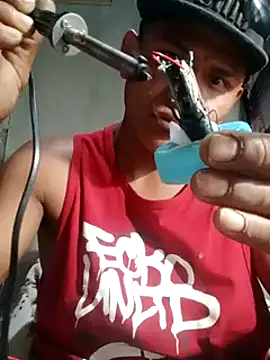 Snapshot of Moreno1813 chatting on March 18, 2025, 2:25 am Moreno1813 online show from March 18, 2025, 2:25 am