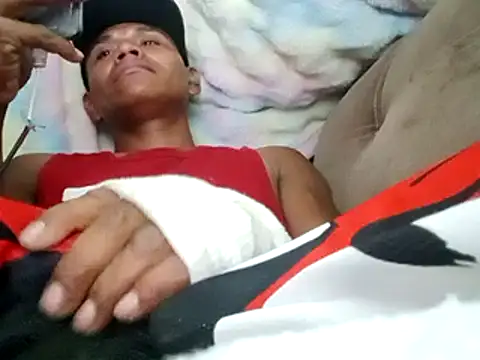 Snapshot of Moreno1813 chatting on March 18, 2025, 5:53 pm Moreno1813 online show from March 18, 2025, 5:53 pm