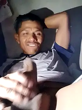 Snapshot of Moreno1813 chatting on March 20, 2025, 10:54 am Moreno1813 online show from March 20, 2025, 10:54 am