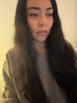 Snapshot of PetitLumiere chatting on February 4, 2026, 4:29 am PetitLumiere online show from February 4, 2026, 4:29 am