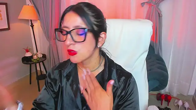 kira moon   online show from January 18, 2026, 8:01 pm