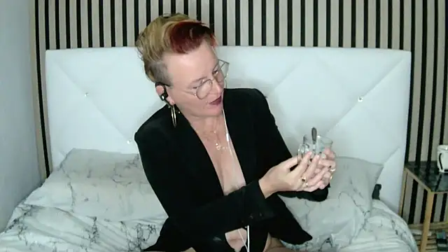 xxNoeliaxx online show from February 22, 2025, 8:18 am