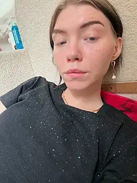 Lisaaa Alisa online show from April 22, 2026, 8:17 am