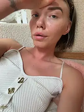 Snapshot of Lisaaa_Alisa chatting on June 29, 2026, 8:42 am Lisaaa Alisa online show from June 29, 2026, 8:42 am