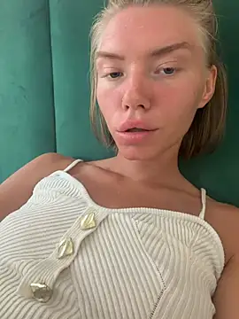 Snapshot of Lisaaa_Alisa chatting on August 1, 2026, 8:35 am Lisaaa Alisa online show from August 1, 2026, 8:35 am